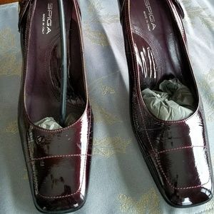 Via Spiga Deep burgandy patent heels size 10